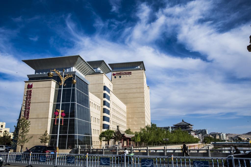 Grand Soluxe Hotel Дуньхуан Экстерьер фото